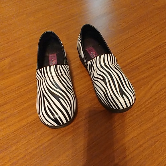 Clogs - Picture 2 of 3